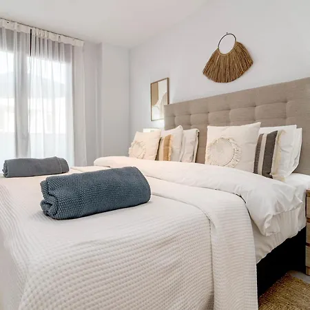 Lmea1.b.b - Modern 1-bed Flat With Pool Balcony Εστεπόνα