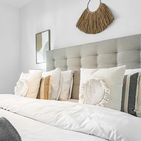 Διαμέρισμα Lmea1.b.b - Modern 1-bed Flat With Pool Balcony *