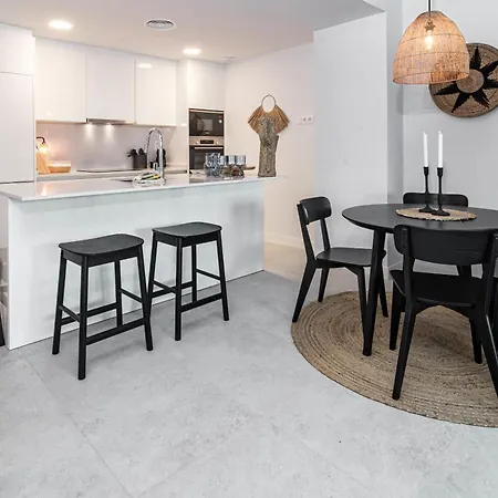 Διαμέρισμα Lmea1.b.b - Modern 1-bed Flat With Pool Balcony
