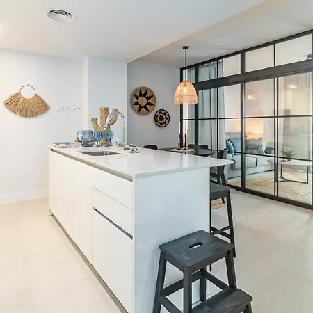 Lmea1.b.b - Modern 1-bed Flat With Pool Balcony *