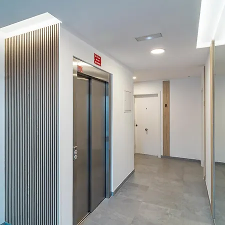 Lmea1.b.b - Modern 1-bed Flat With Pool Balcony Apartment *