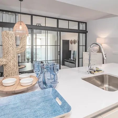 Apartment Lmea1.b.b - Modern 1-bed Flat With Pool Balcony