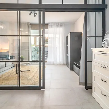 Lmea1.b.b - Modern 1-bed Flat With Pool Balcony Apartment *